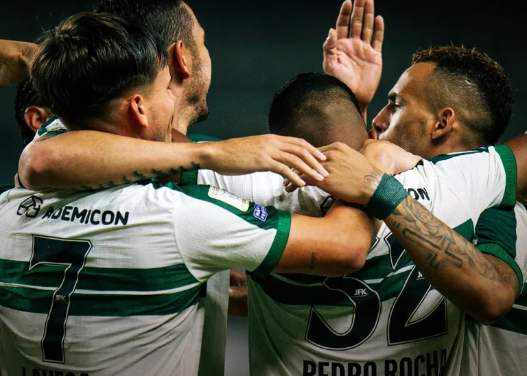 coritiba-bate-remo-com-gol-no-fim-e-fica-mais-perto-do-g5-do-brasileiro