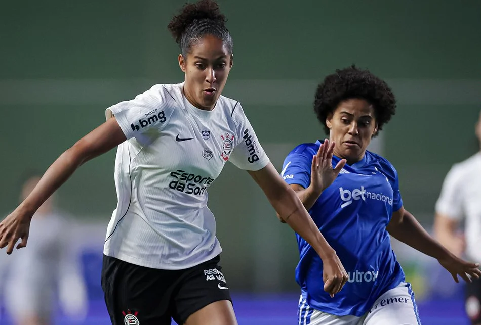 com-gol-no-fim,-corinthians-vence-o-cruzeiro-na-ida-das-quartas-do-brasileirao-feminino