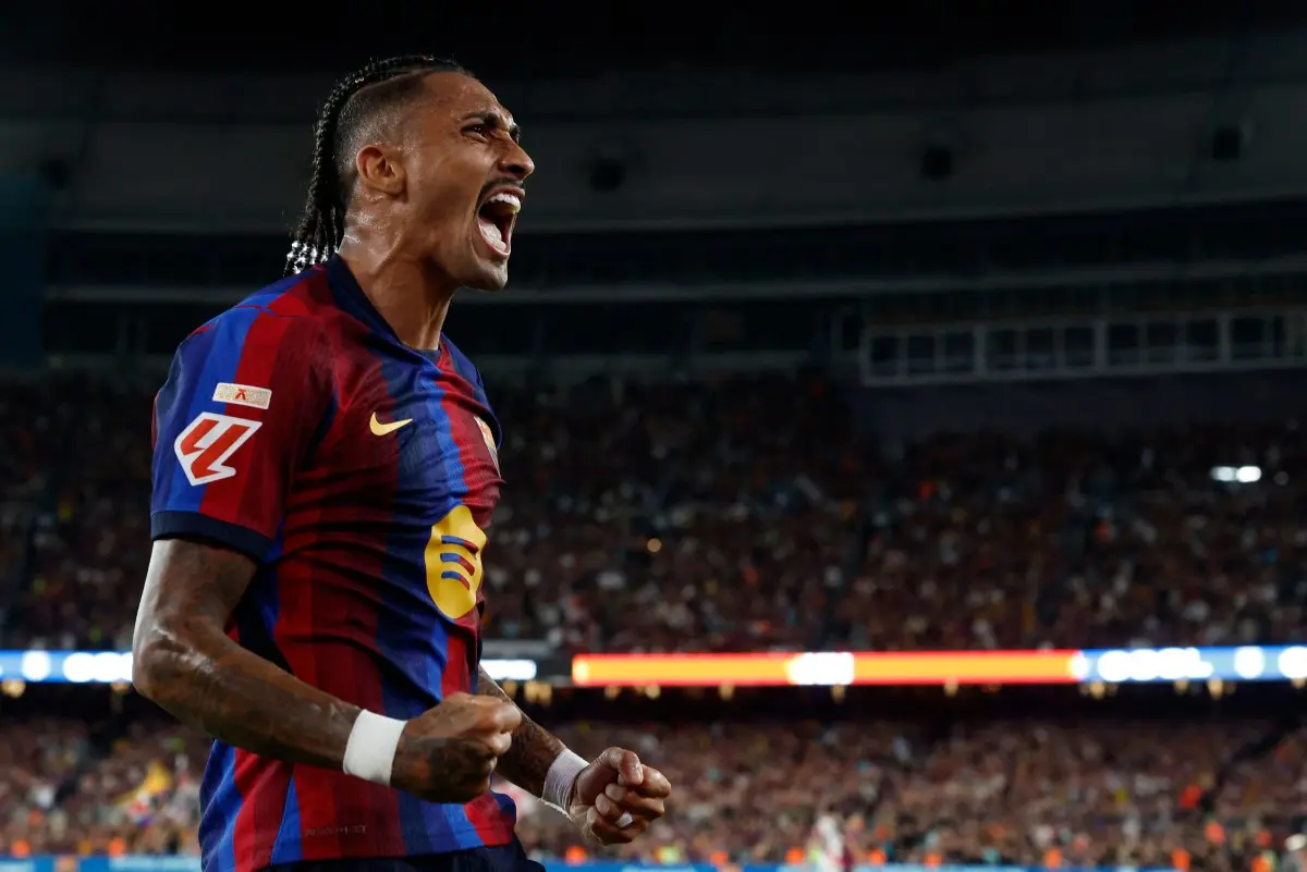 com-dois-de-raphinha,-barcelona-vence-rayo-vallecano-sob-olhar-de-gabriel-jesus