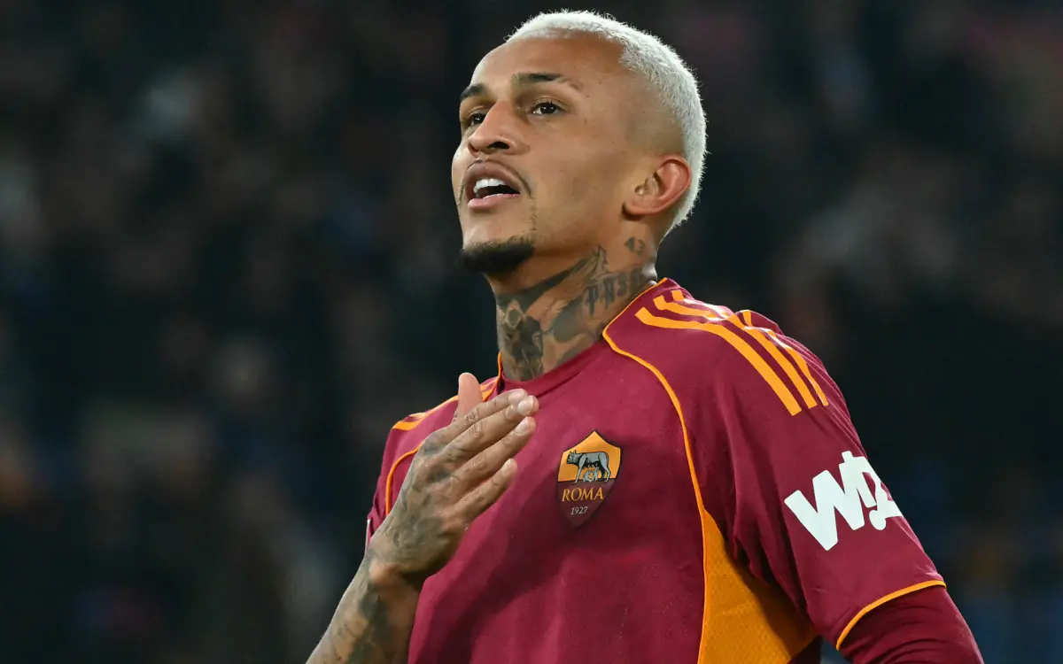 com-assistencia-de-wesley,-roma-goleia-lecce-e-assume-a-lideranca-do-italiano