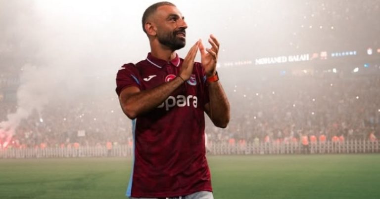 trabzonspor,-da-turquia,-apresenta-mohamed-salah-para-torcida