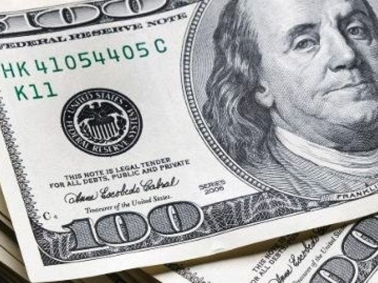 dolar-cai-a-r$$-4,91-e-tem-menor-valor-em-periodo-de-dois-anos