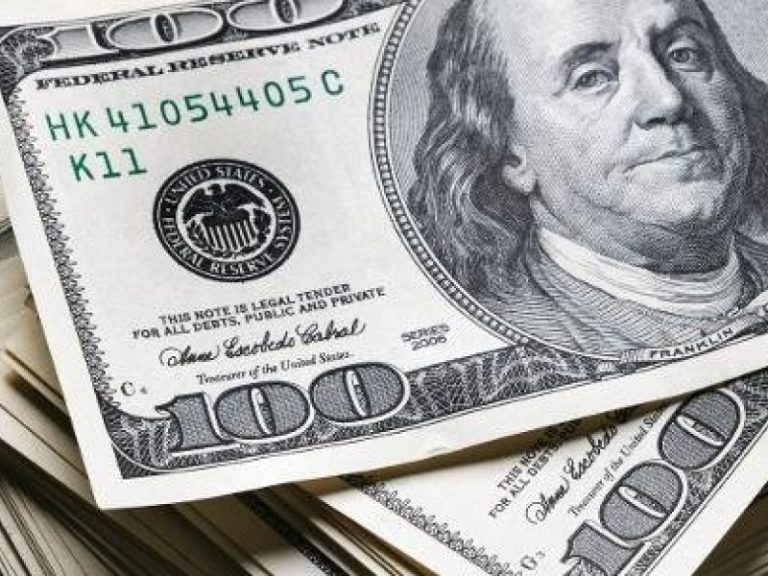 dolar-fecha-abaixo-de-r$-5-pela-primeira-vez-em-mais-de-dois-anos