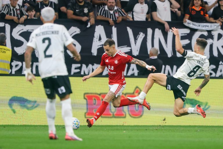 gustavo-henrique-pede-desculpa-a-torcida-e-atribui-queda-do-corinthians-ao-jogo-de-ida