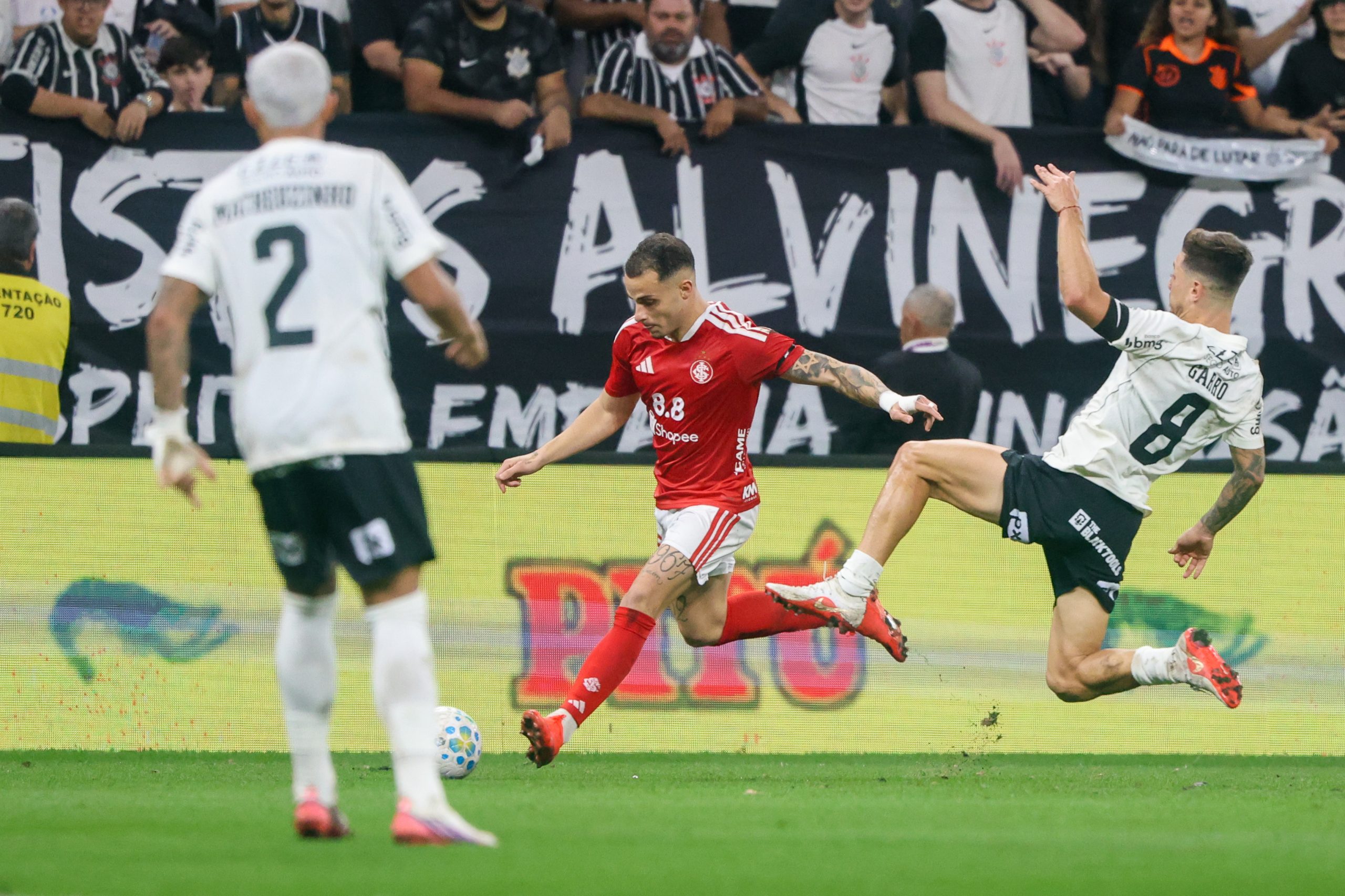 gustavo-henrique-pede-desculpa-a-torcida-e-atribui-queda-do-corinthians-ao-jogo-de-ida