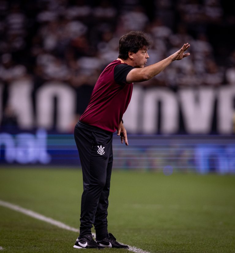 diniz-critica-arbitragem-apos-queda-do-corinthians-e-ve-memphis-perto-de-renovacao
