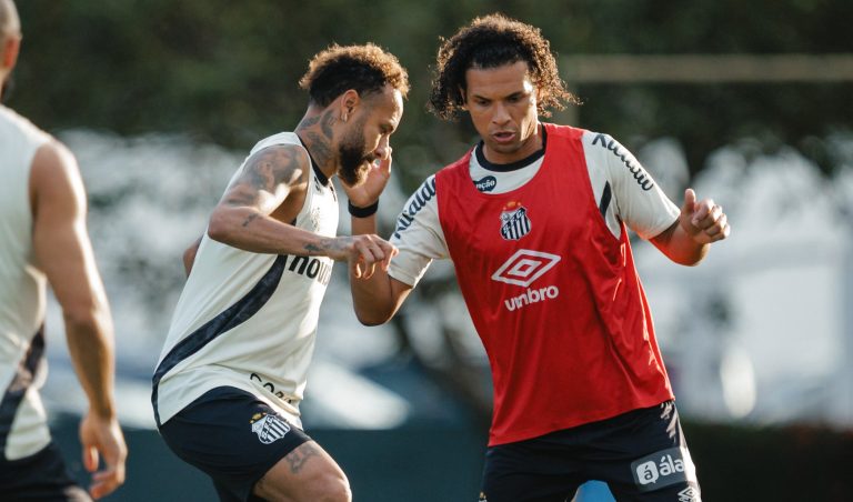 santos-faz-treino-tatico-em-campo-reduzido-e-inicia-preparacao-para-pegar-o-athletico-pr