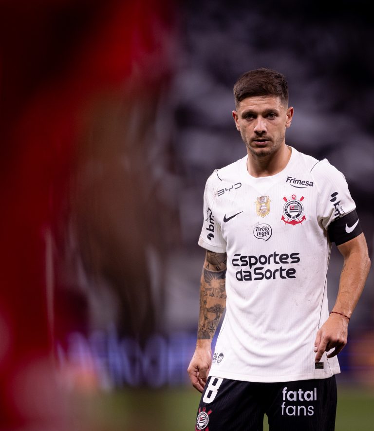 analise:-corinthians-luta,-mas-e-pouco-criativo-e-paga-por-apagao-na-ida