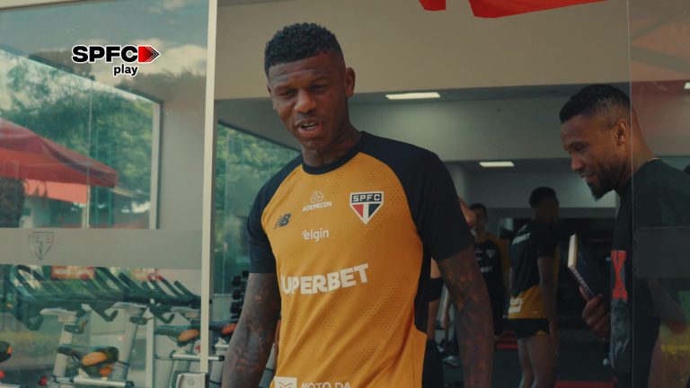 sao-paulo-treina-com-novos-reforcos-e-lucas-moura-corre-em-campo