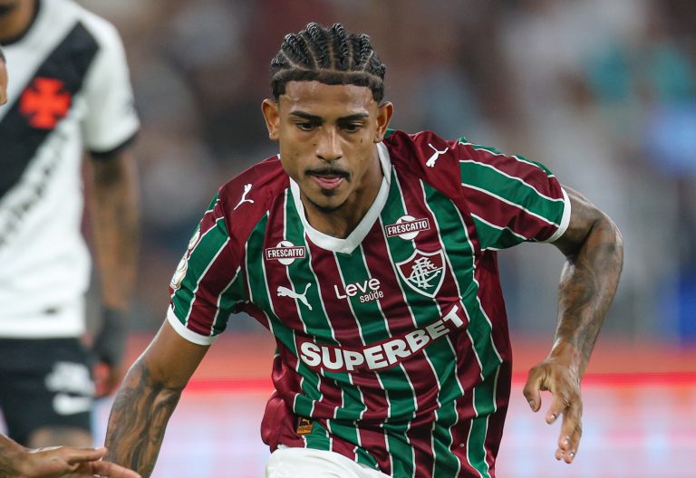 john-kennedy-sofre-lesao-no-joelho-e-desfalca-fluminense-pelo-restante-da-temporada