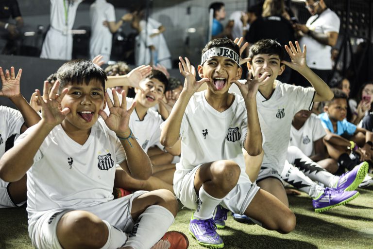 pesquisa-indica-que-mais-da-metade-da-torcida-do-santos-tem-menos-de-35-anos