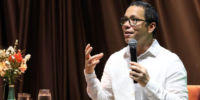 escritor-diz-que-literatura-tem-poder-de-humanizar-e-levar-a-reflexao