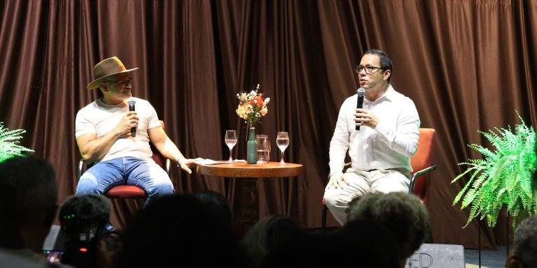 “brasileiro-gosta-de-ler,-mas-tem-dificuldade-de-acesso”,-diz-escritor
