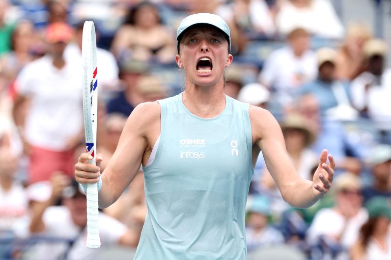 swiatek-vence-kostyuk-de-virada-e-avanca-as-quartas-do-wta-1000-de-toronto