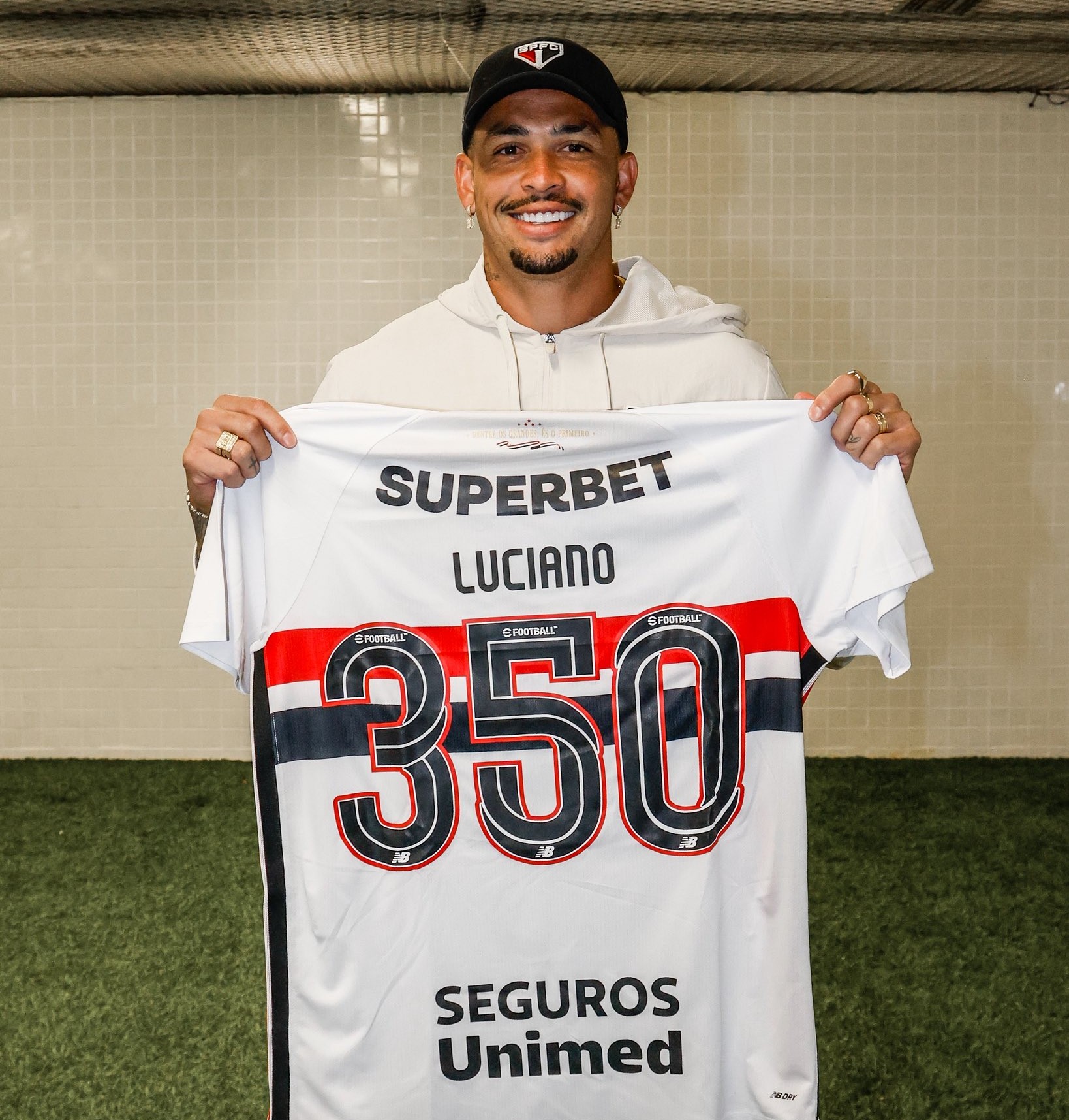 luciano-completa-350-jogos-pelo-sao-paulo-em-partida-contra-o-gremio