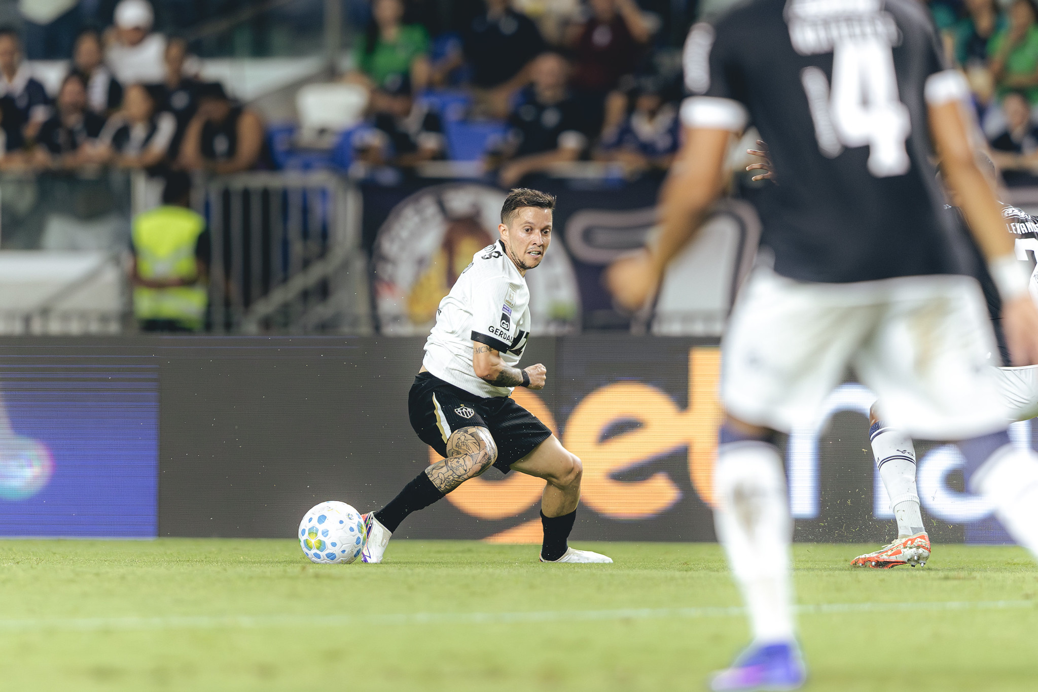 bernard-lamenta-pontos-perdidos-pelo-atletico-mg-e-cobra-atencao-apos-empate