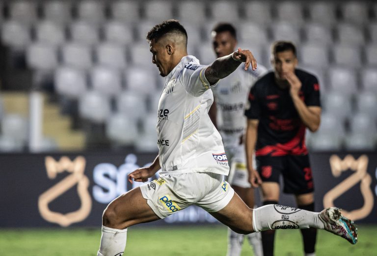 santos-aposta-em-dominio-historico-como-mandante-contra-o-athletico-pr;-veja-retrospecto