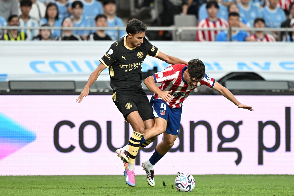 com-brasileiros-titulares,-manchester-city-vira-sobre-o-atletico-de-madrid-em-amistoso