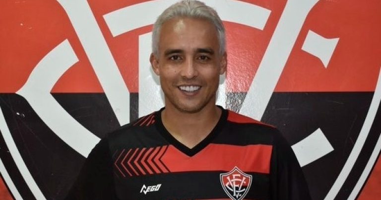 ex-vitoria-e-corinthians,-jadson-e-preso-suspeito-de-violencia-domestica-no-parana