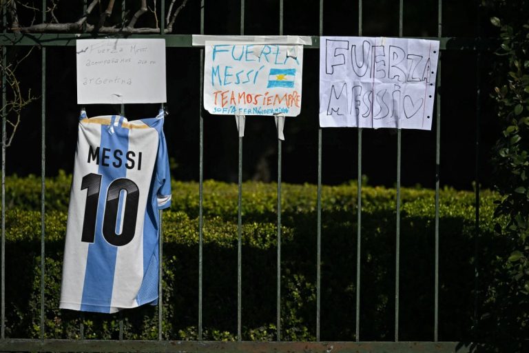 lionel-messi-acompanha-funeral-do-pai-e-recebe-homenagens-na-argentina