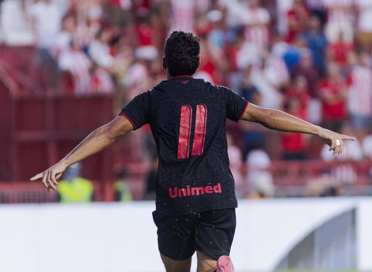 atletico-go-empata-com-o-nautico-e-perde-chance-de-entrar-no-g6-da-serie-b