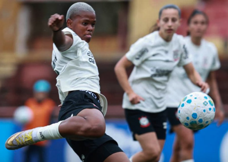 corinthians-goleia-o-santos-e-segue-na-lideranca-do-brasileirao-feminino