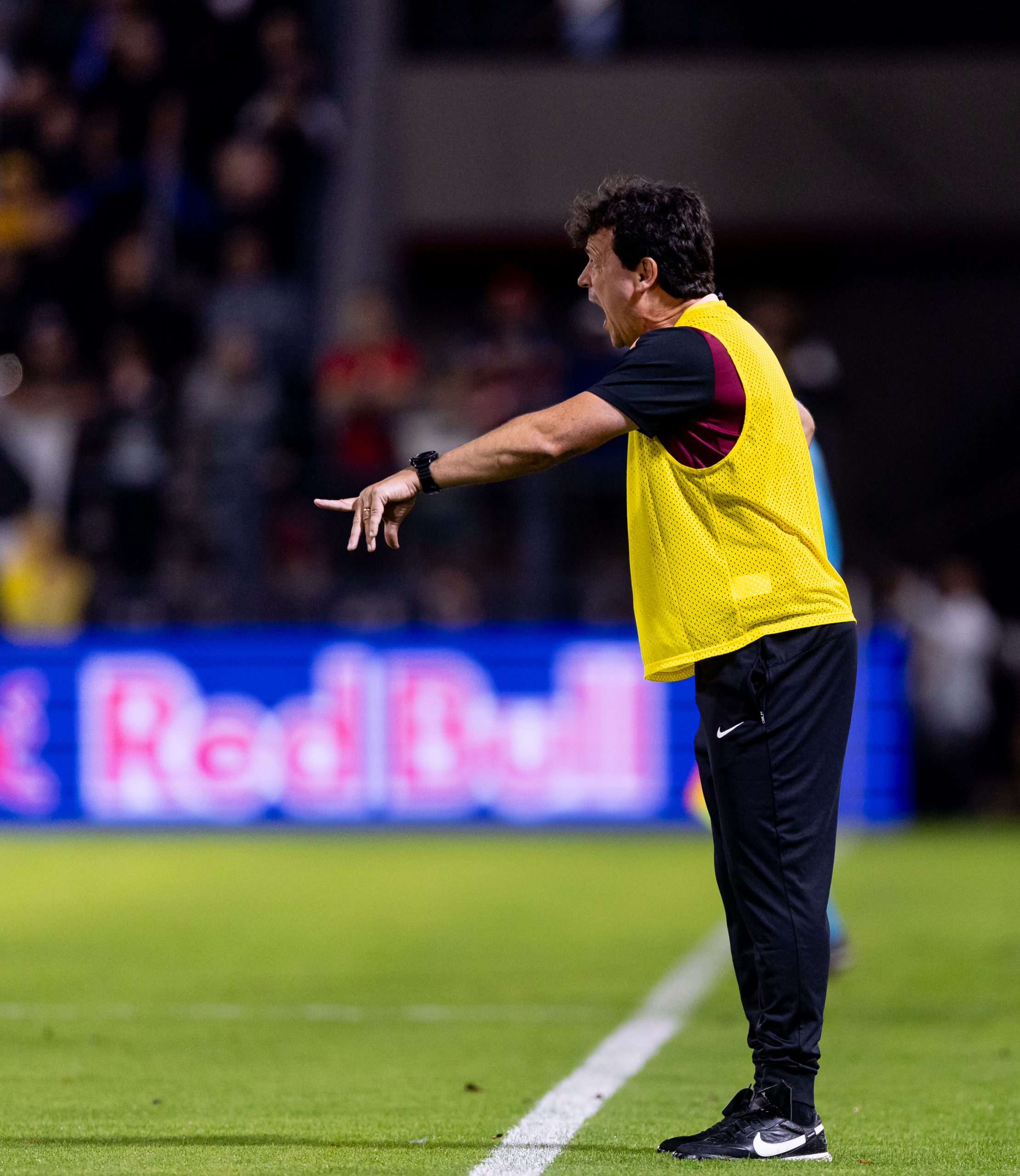 diniz-elogia-entrega-do-corinthians-apos-eliminacao-e-torce-por-“reinicio”-de-pedro-raul