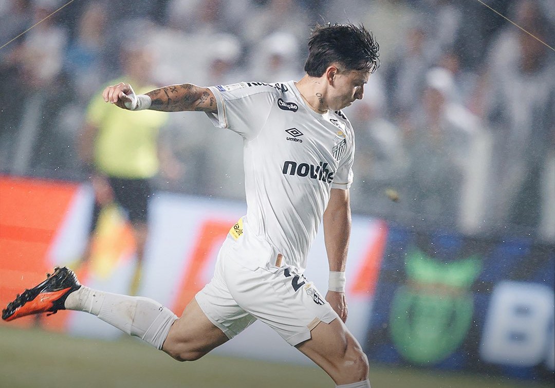 santos-x-athletico-pr:-veja-fotos-do-jogo-pelo-campeonato-brasileiro