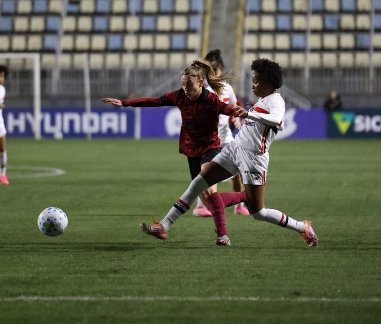 sao-paulo-vence-bragantino-e-segue-a-dois-pontos-do-corinthians-no-brasileiro-feminino