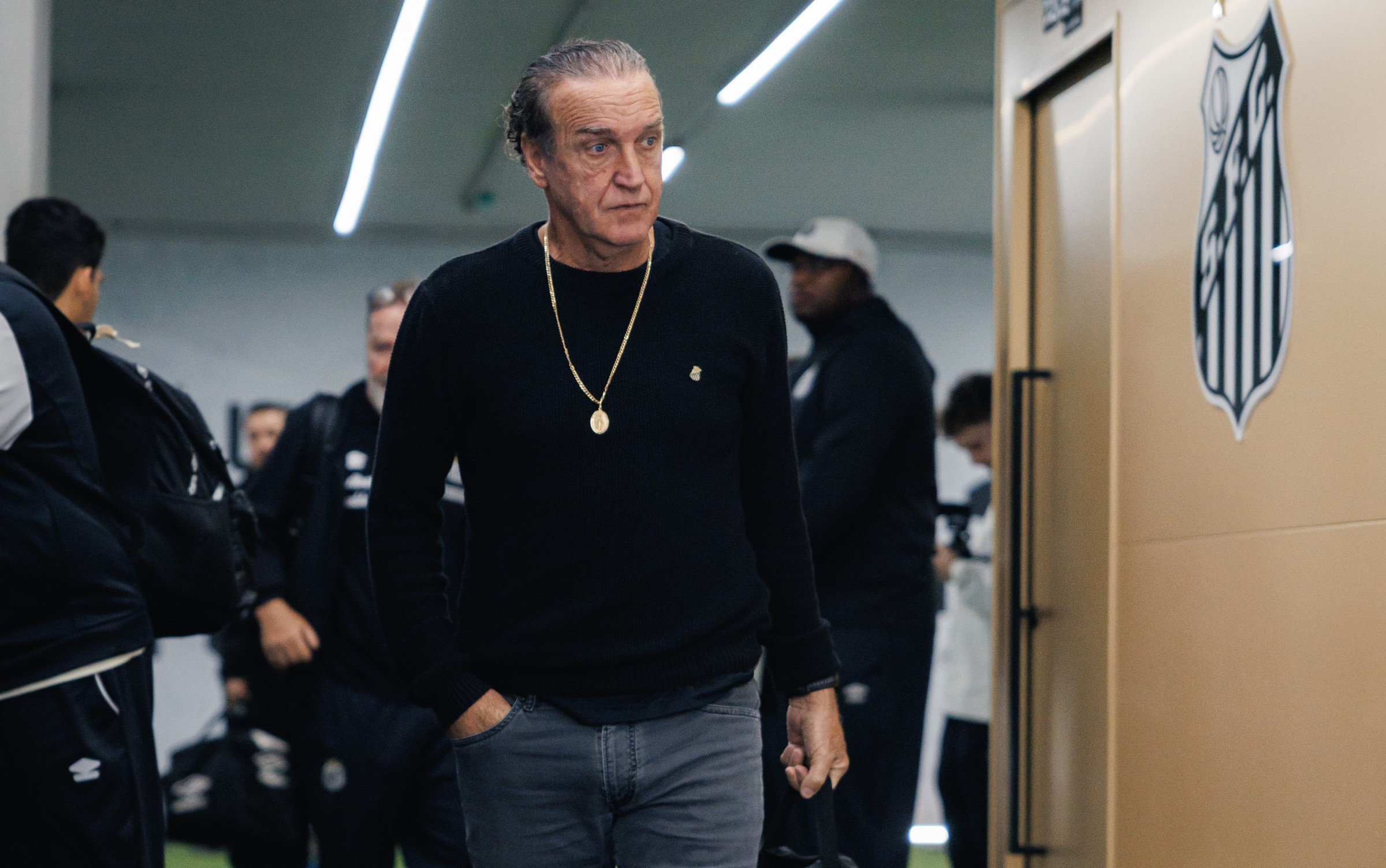 cuca-alerta-para-calendario-e-admite-que-santos-pode-priorizar-competicao