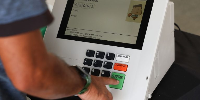 pgr-comeca-a-inspecionar-codigo-fonte-das-urnas-eletronicas