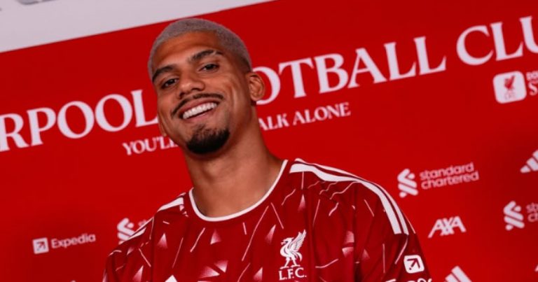 liverpool-fecha-com-ronald-araujo-por-emprestimo-do-barcelona