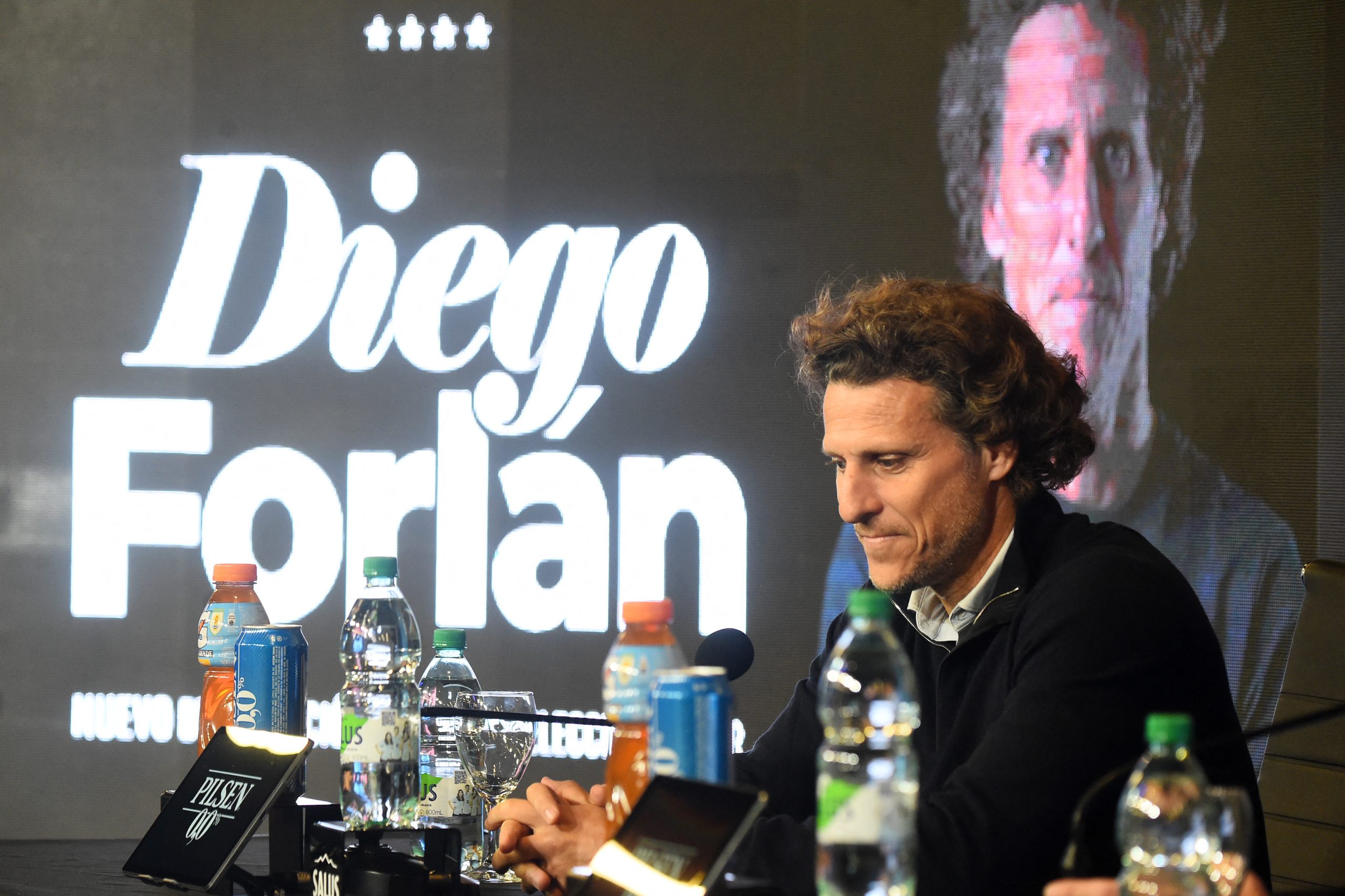 forlan-assume-“privilegio”-de-ser-tecnico-interino-do-uruguai
