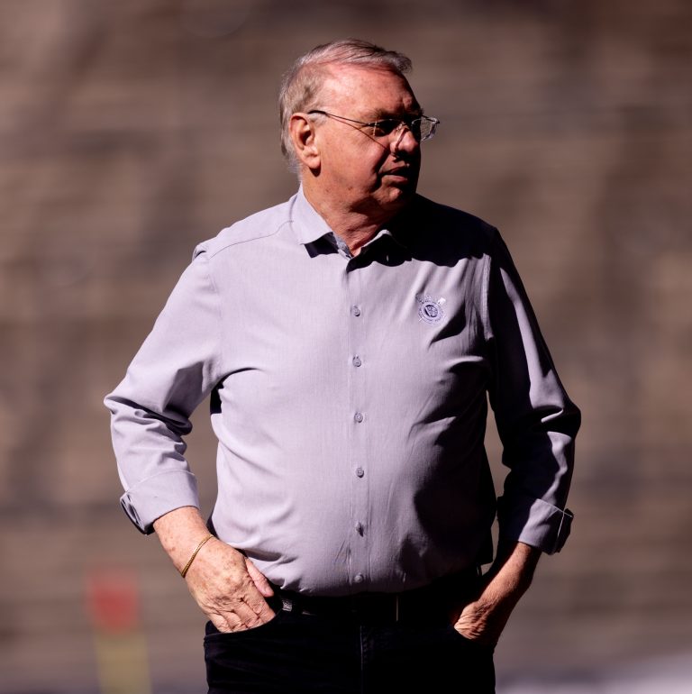 corinthians-paga-salarios-de-julho,-mas-ainda-tem-dividas-com-elenco