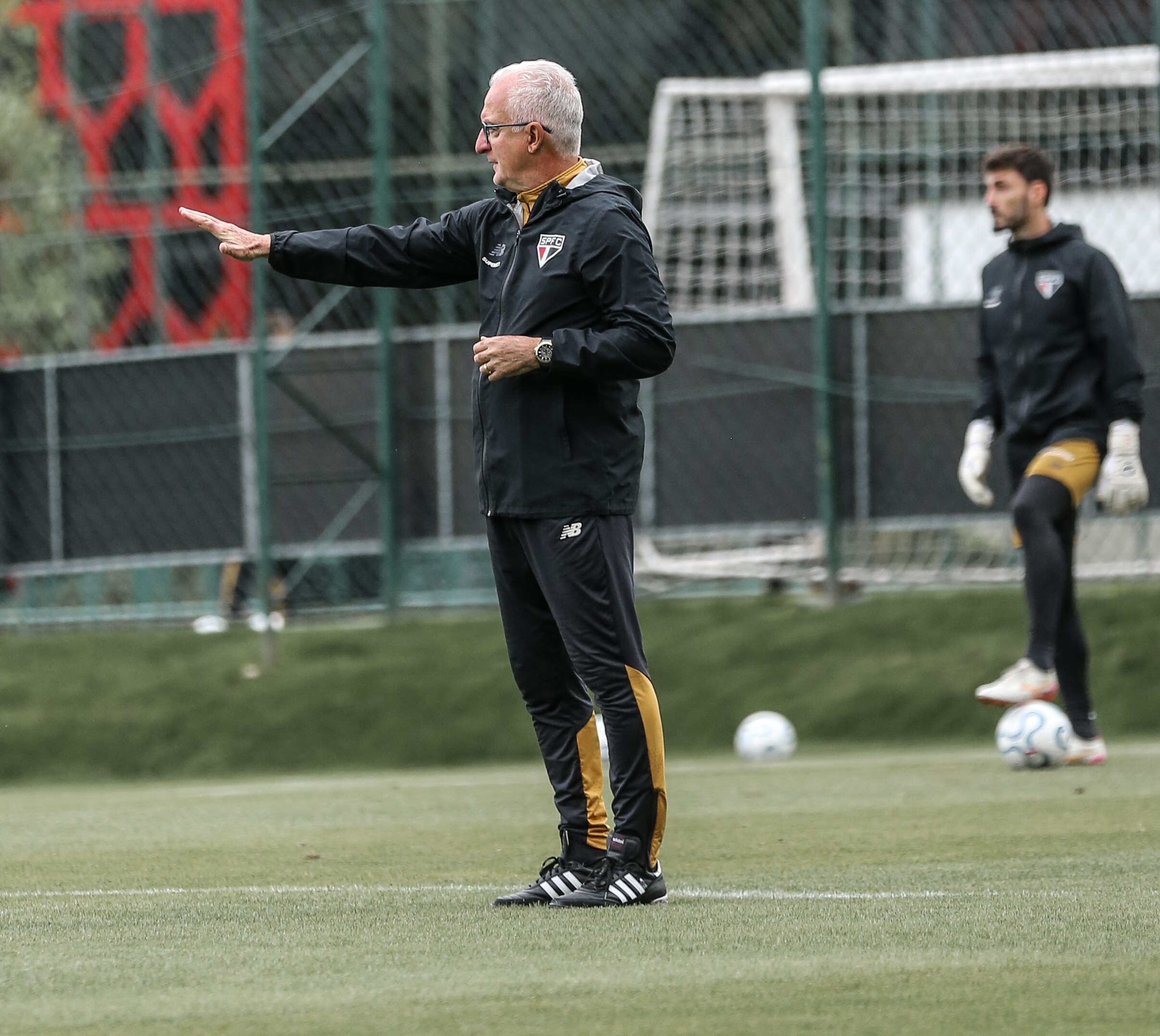 sao-paulo-fecha-preparacao-para-enfrentar-o-bolivar-e-tera-desfalque;-veja-provavel-escalacao