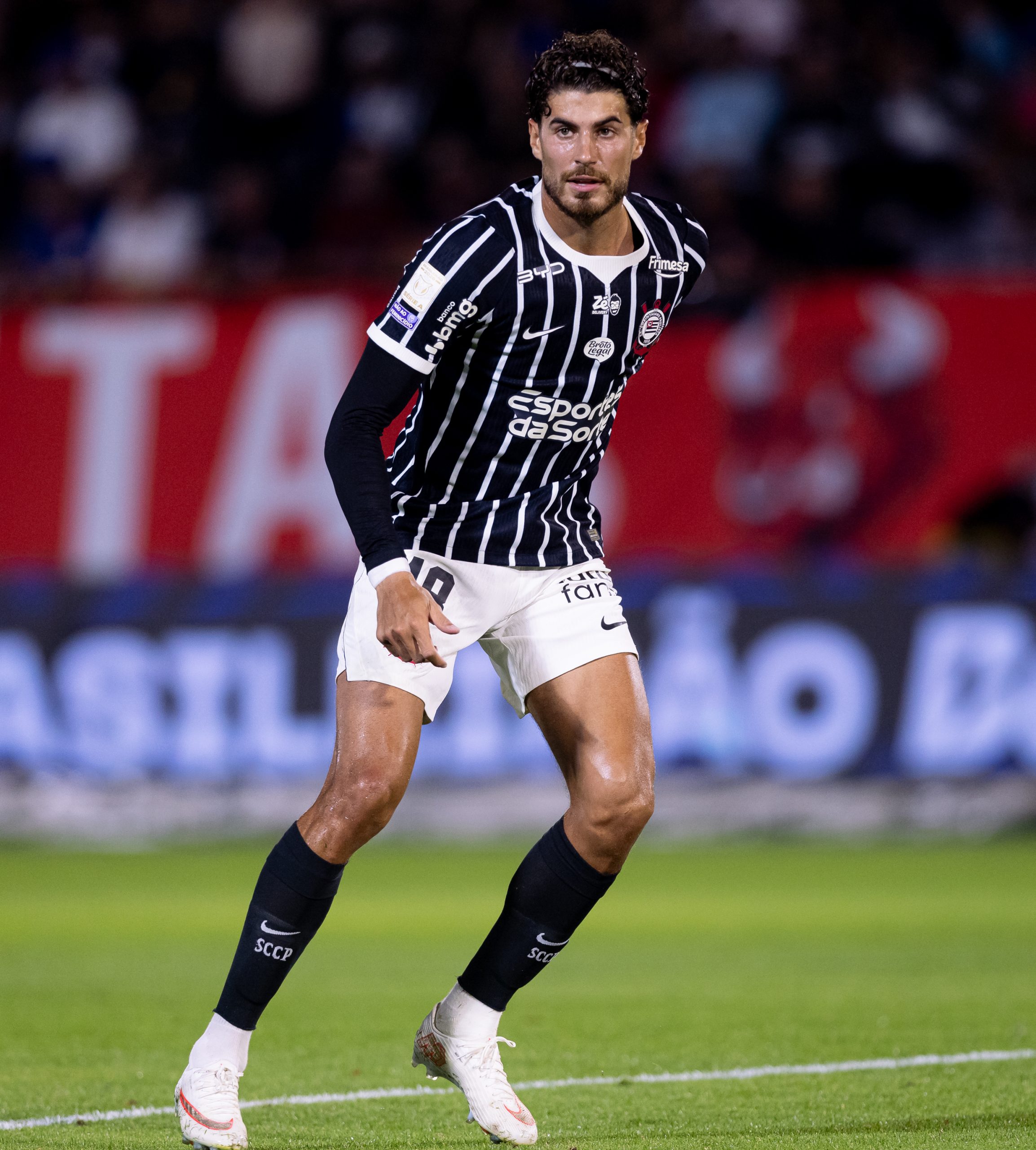 vontade-de-ficar-e-papo-com-diniz:-como-pedro-raul-ressurgiu-no-corinthians