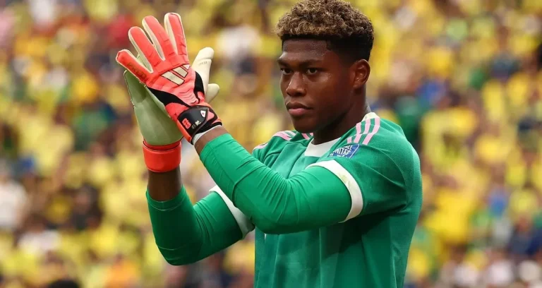 psg-encaminha-contratacao-de-goleiro-que-brilhou-contra-o-brasil-na-copa-do-mundo