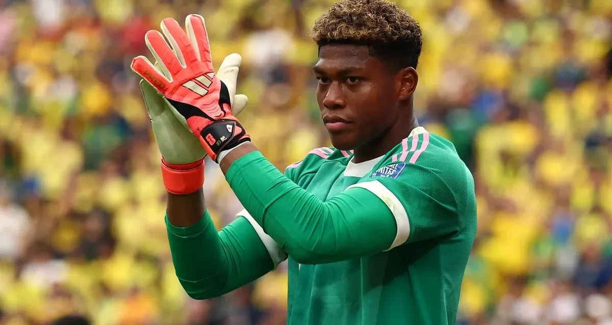 psg-encaminha-contratacao-de-goleiro-que-brilhou-contra-o-brasil-na-copa-do-mundo