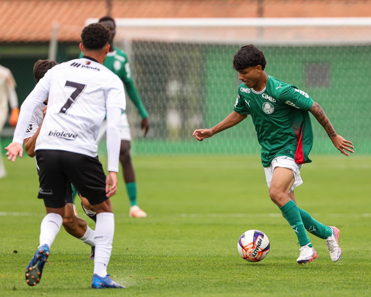 palmeiras-goleia-ituano-e-vence-a-terceira-seguida-pelo-paulista-sub-20