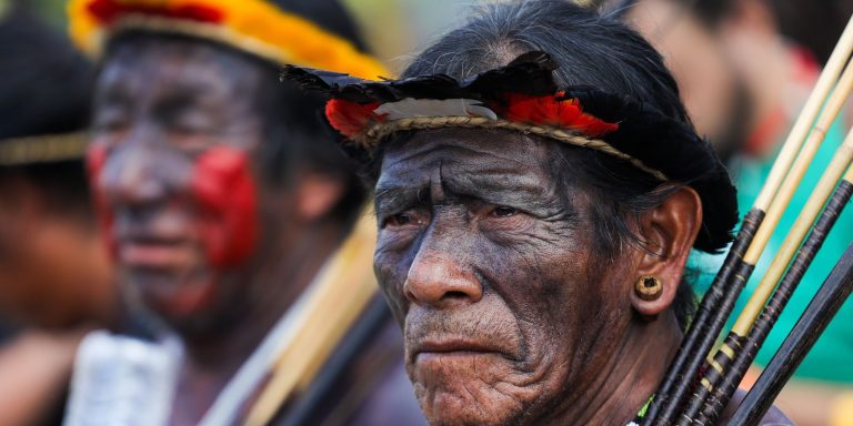 povos-indigenas-de-todo-o-pais-protestam-em-frente-ao-congresso