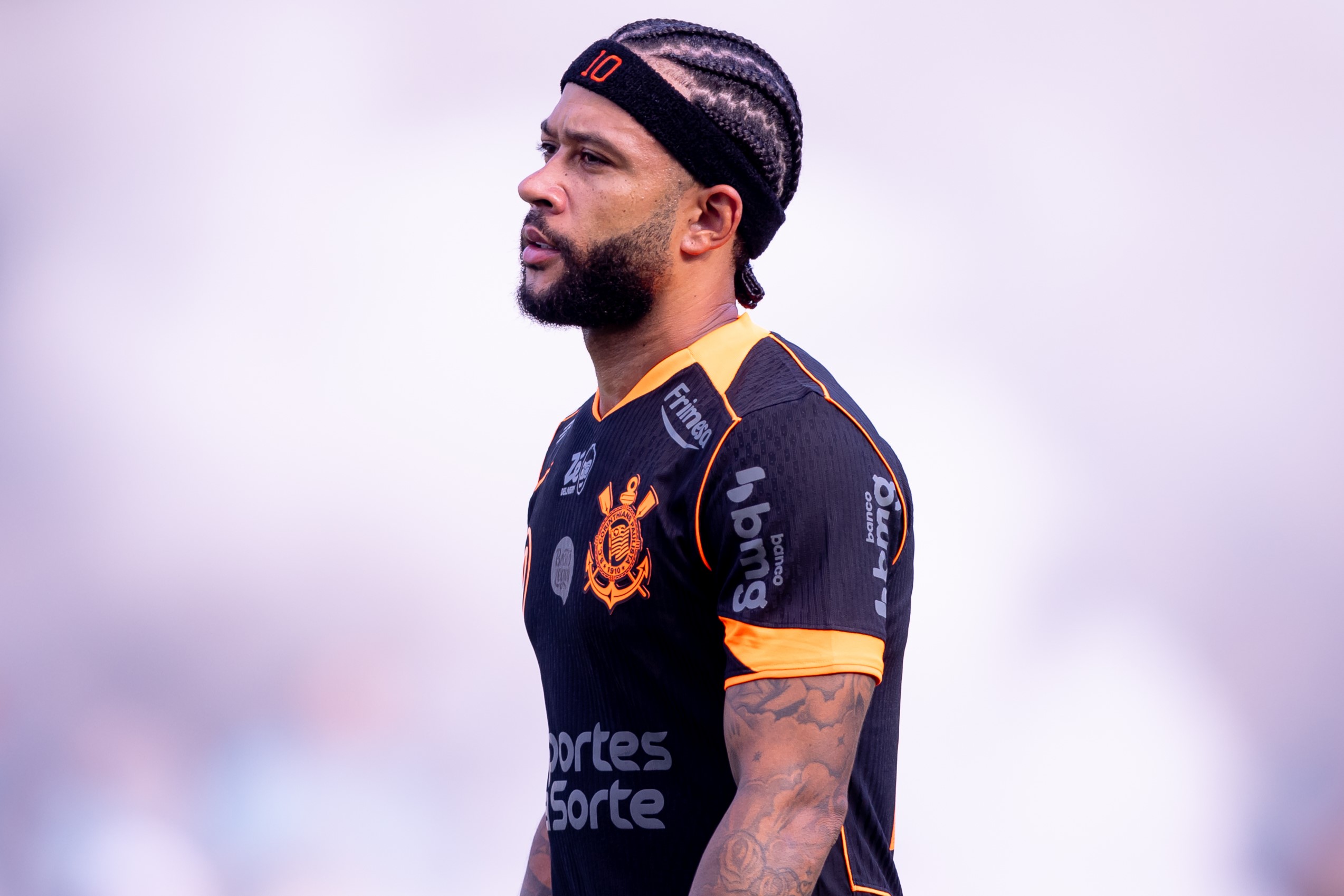 memphis-ve-“comportamento-inaceitavel”-do-corinthians-e-promete-reacao