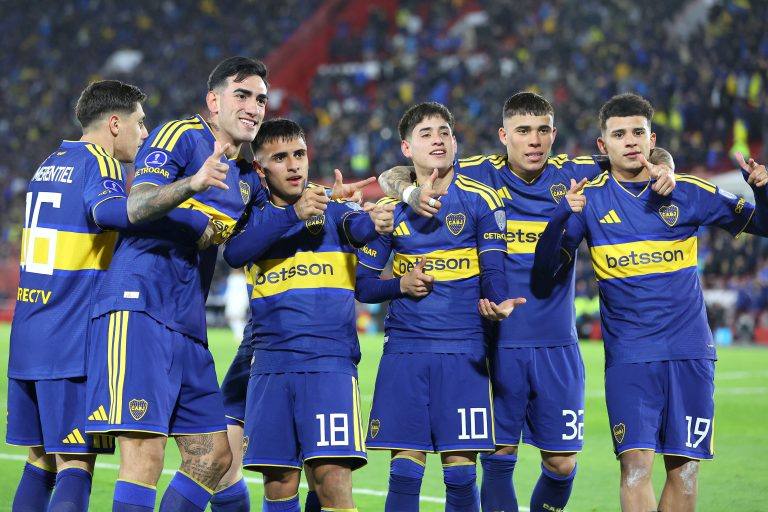 com-dois-a-mais,-boca-juniors-vence-o-recoleta-de-virada-pelas-oitavas-da-sul-americana