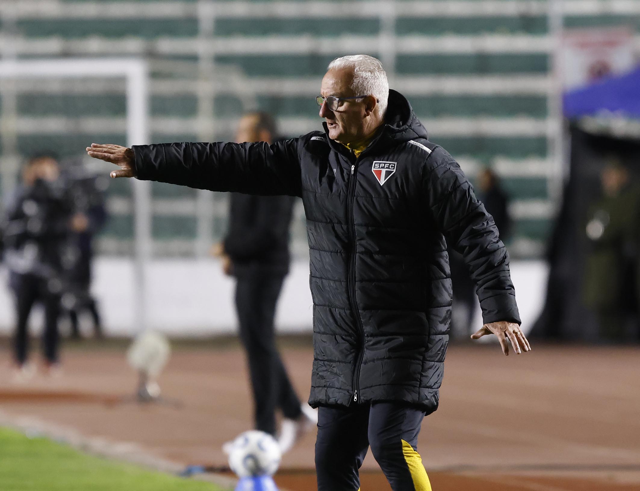 dorival-se-diz-satisfeito-e-exalta-postura-do-sao-paulo-em-empate-na-altitude:-“jogo-confiavel”