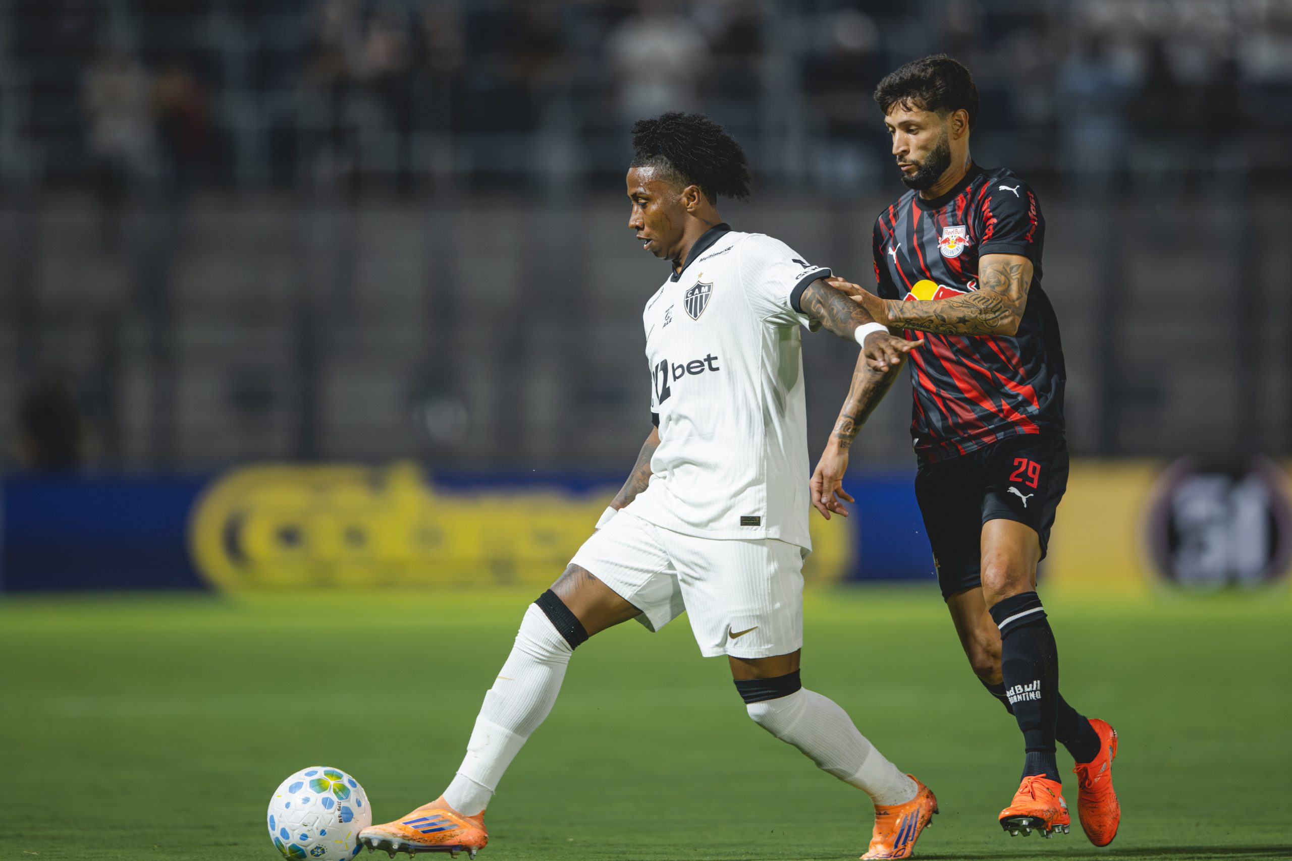 rb-bragantino-x-atletico-mg-pelas-oitavas-da-sul-americana:-veja-onde-assistir-e-provaveis-escalacoes
