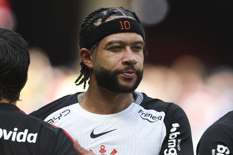 fora-do-corinthians,-memphis-depay-entra-na-mira-de-flamengo-e-vasco