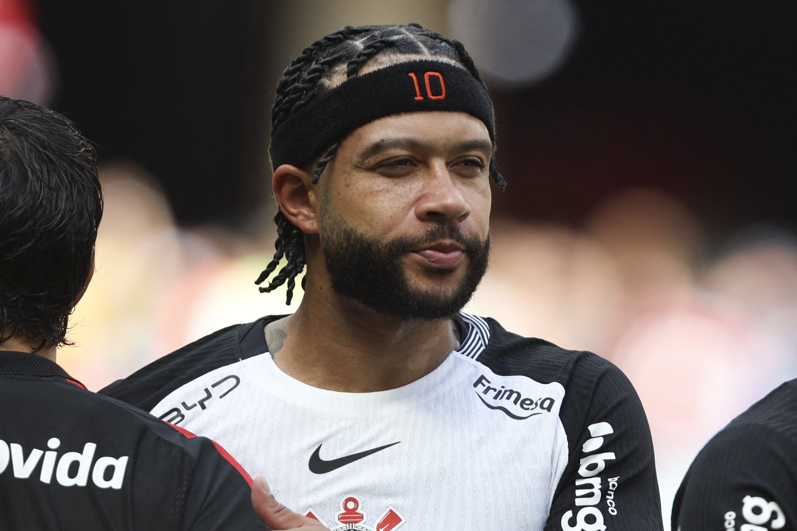 fora-do-corinthians,-memphis-depay-entra-na-mira-de-flamengo-e-vasco