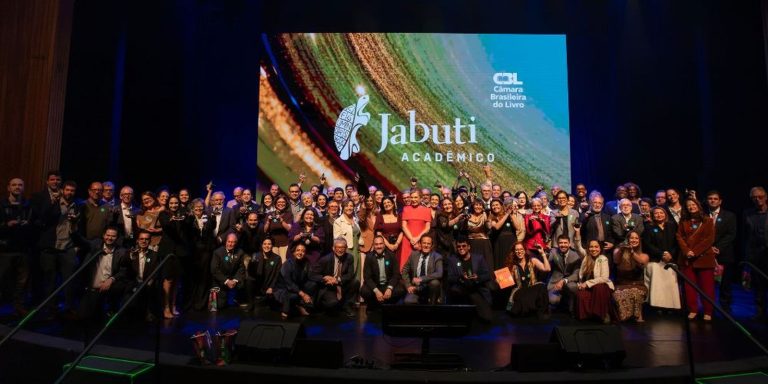 cerimonia-em-sao-paulo-revela-vencedores-do-3o-premio-jabuti-academico