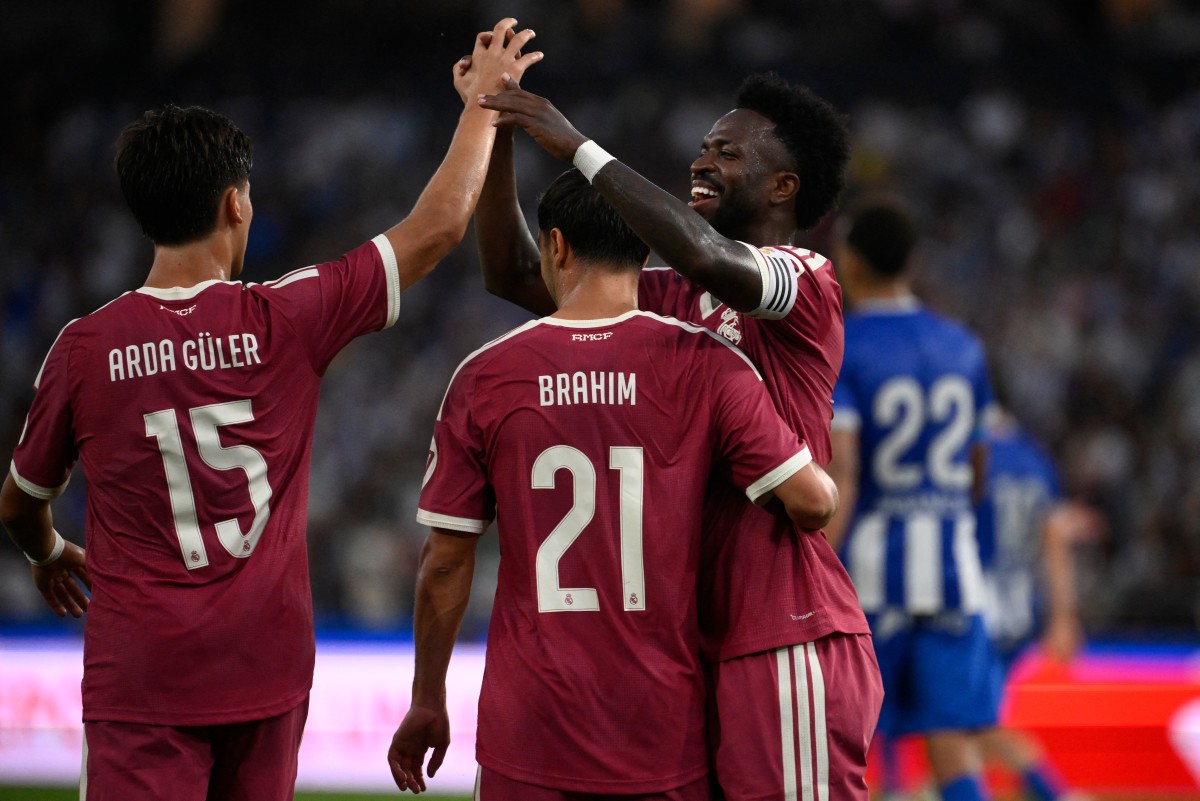 com-vini-e-endrick-titulares,-real-madrid-vence-la-coruna-em-amistoso