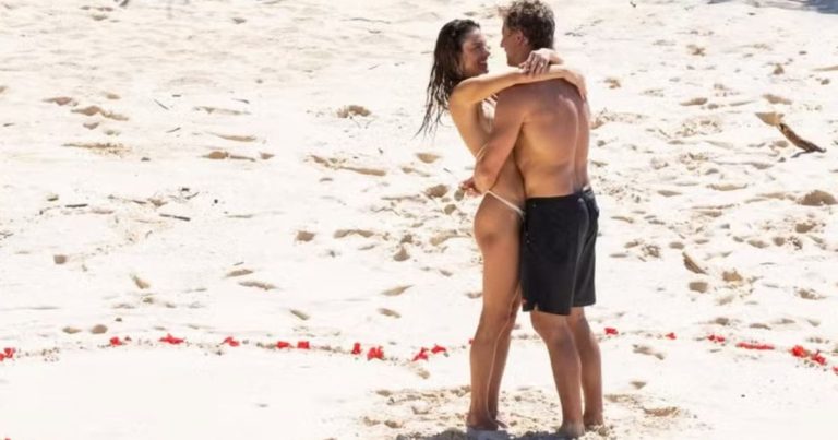 alessandra-ambrosio-anuncia-noivado-durante-viagem-a-indonesia