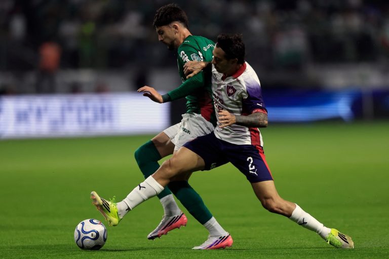 cerro-porteno-marca-contra-o-palmeiras,-mas-gol-e-anulado-por-impedimento